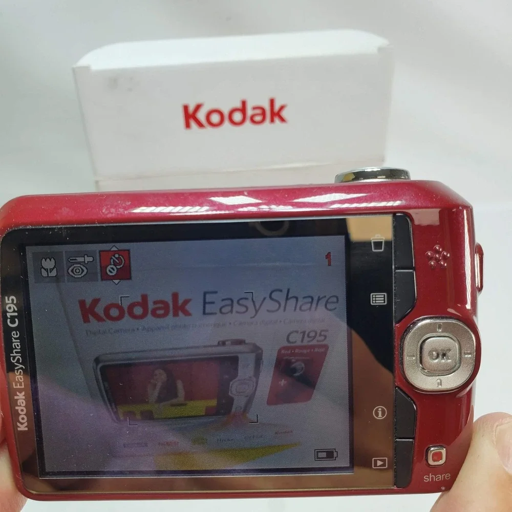 Kodak EasyShare C195 Digital Camera Red 14MP 5x Zoom Retro Digicam Bundle